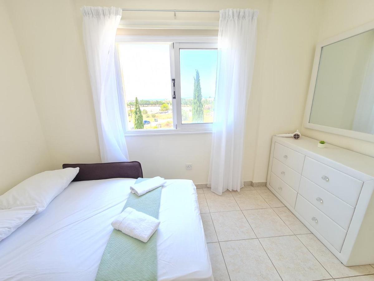 Stunning Views' Apartment With Pool Paphos Bagian luar foto