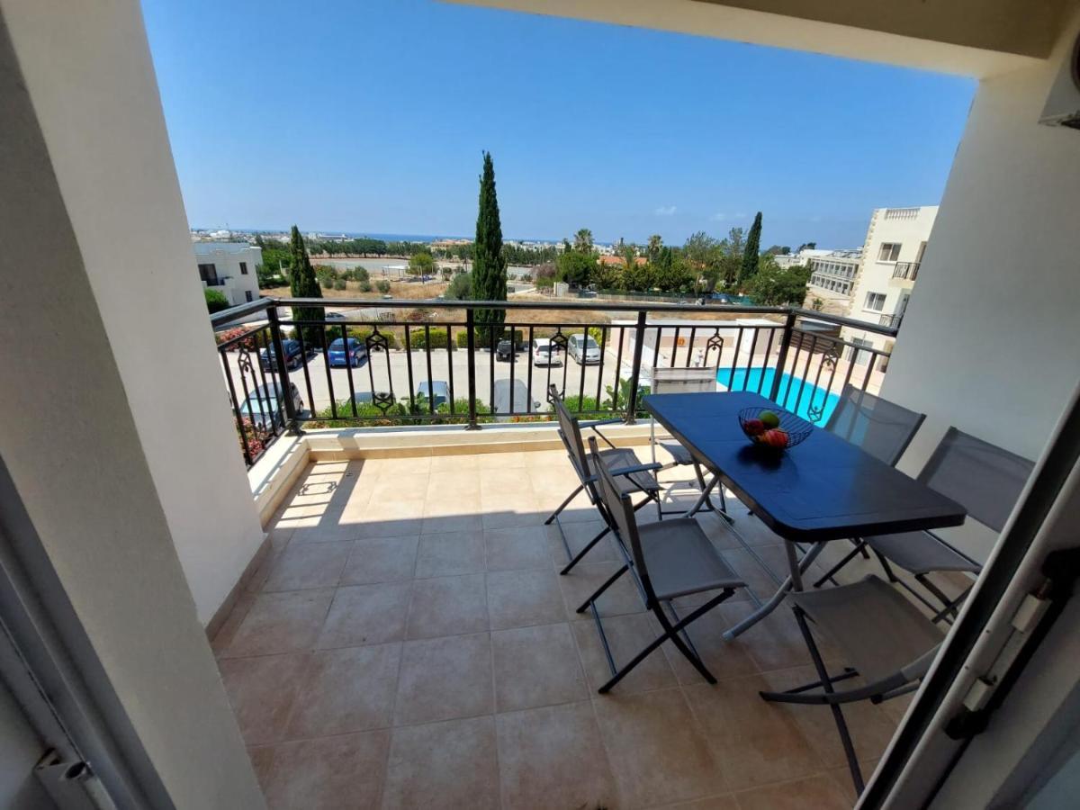 Stunning Views' Apartment With Pool Paphos Bagian luar foto