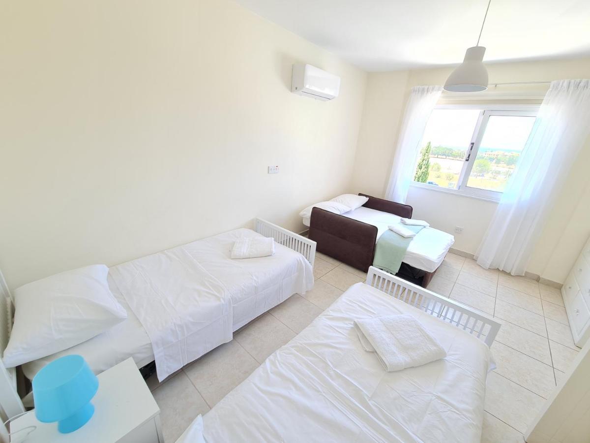 Stunning Views' Apartment With Pool Paphos Bagian luar foto