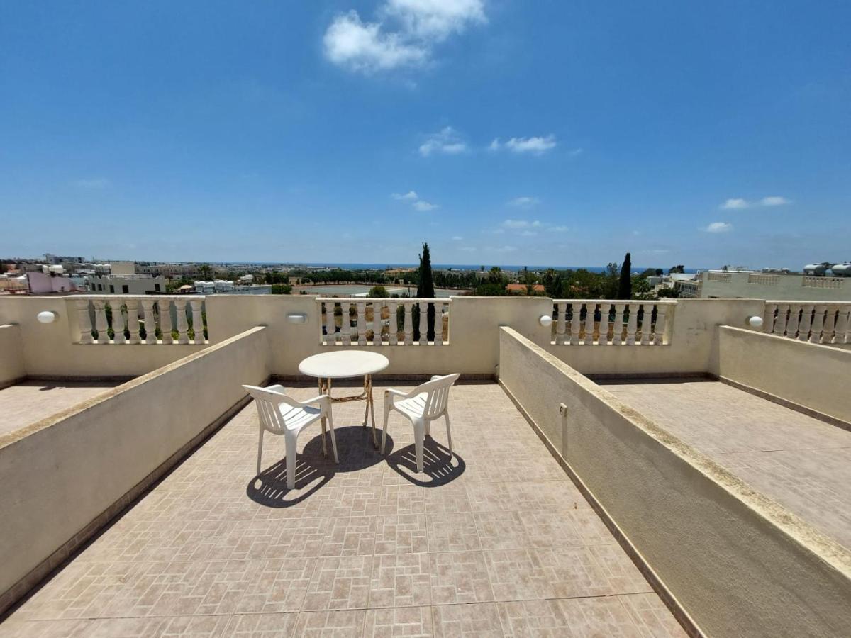 Stunning Views' Apartment With Pool Paphos Bagian luar foto