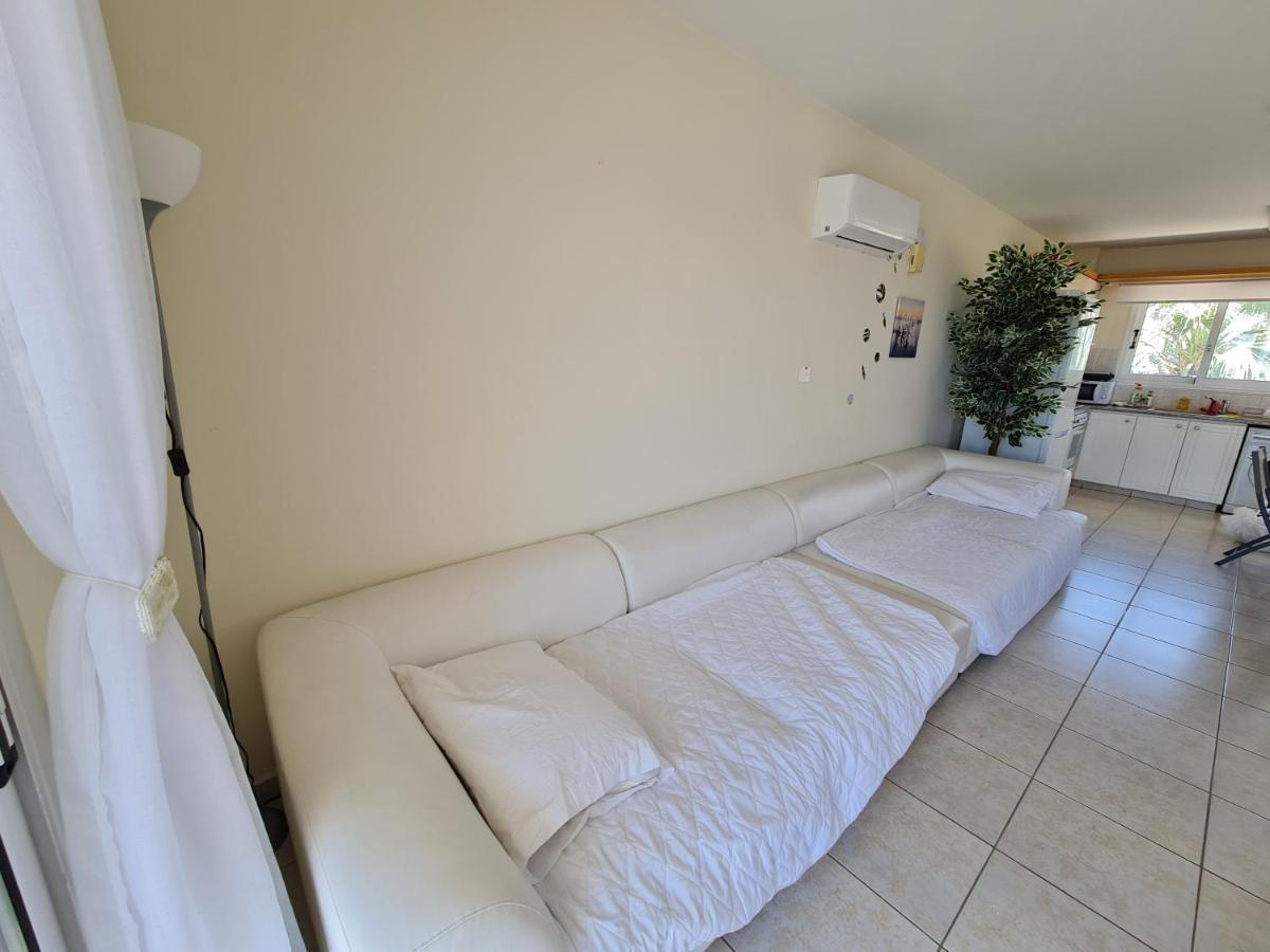 Stunning Views' Apartment With Pool Paphos Bagian luar foto