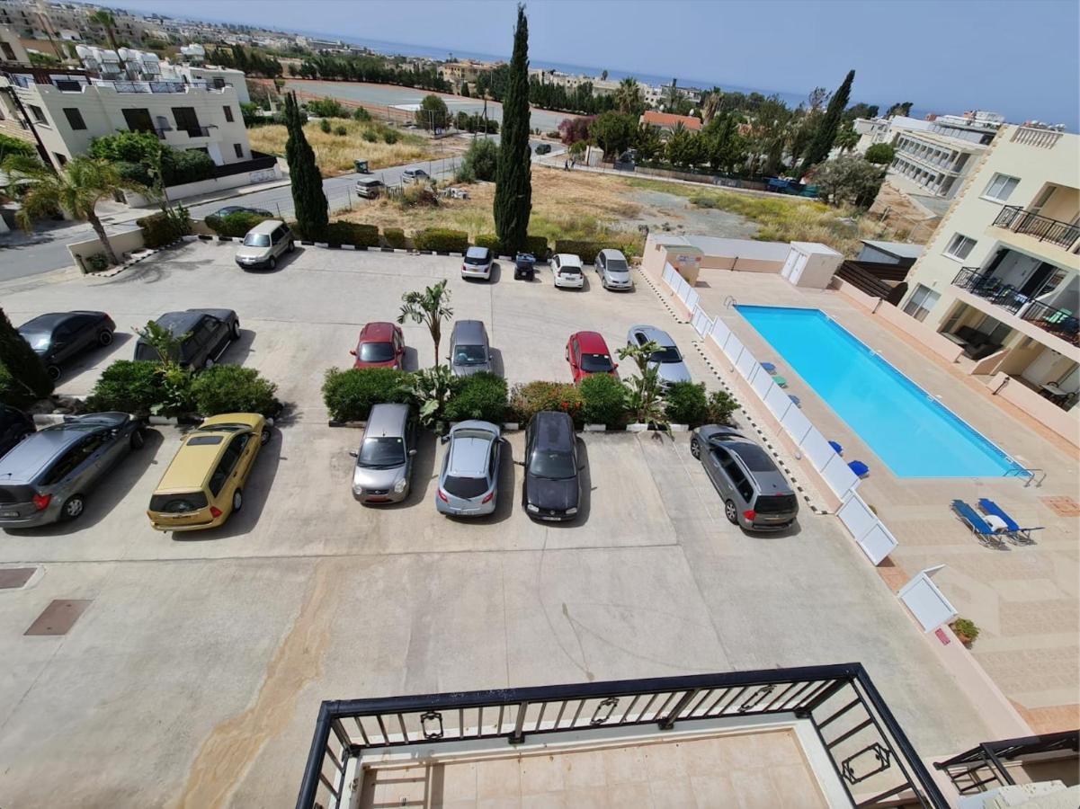 Stunning Views' Apartment With Pool Paphos Bagian luar foto